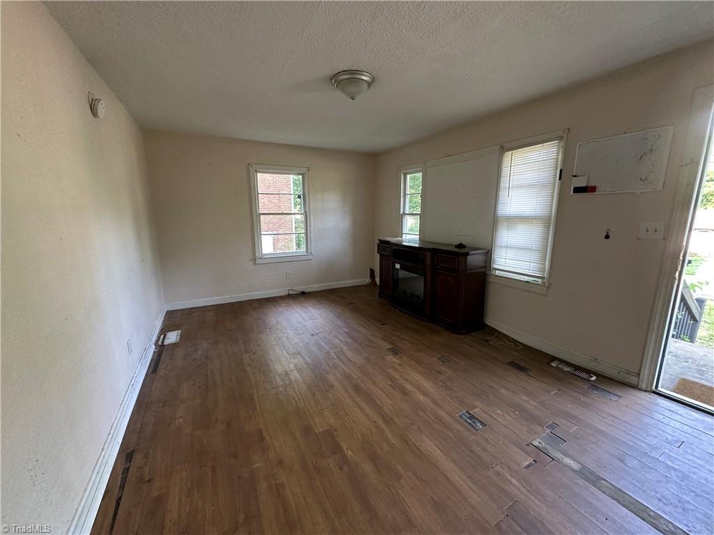 619 Spring Garden Circle, High Point, North Carolina image 2