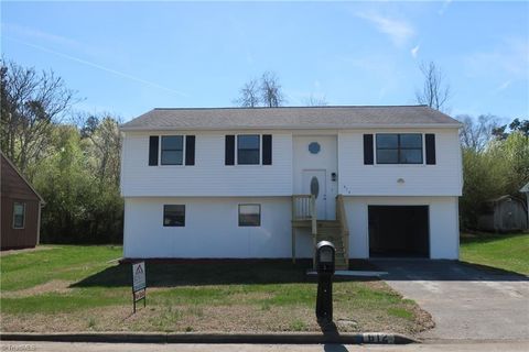 Single Family Residence in Winston Salem NC 612 Kingsberry Park Drive 2.jpg