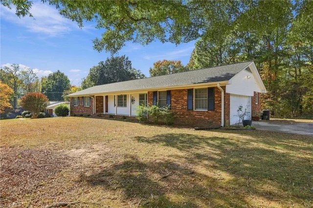 113 Sagewood Road, photo 3 of 49