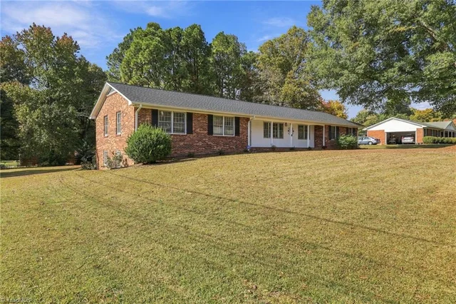 113 Sagewood Road, photo 2 of 49