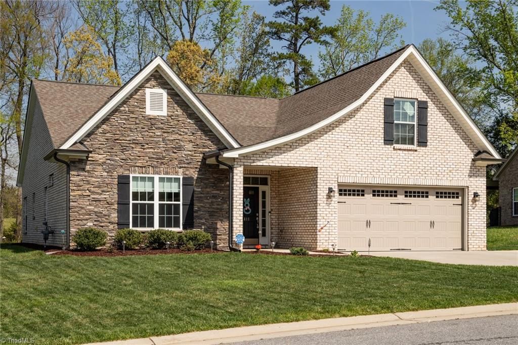Photo of 411 Freemont Drive, Thomasville, NC 27360 (MLS # 1219209)