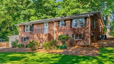 Homes For Sale - 509 Valleybrook Drive<br/> Jamestown, NC 27282