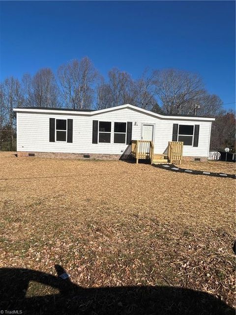 Photo of 4236 Eck Road, Jonesville, NC 28642 (MLS # 1203653)