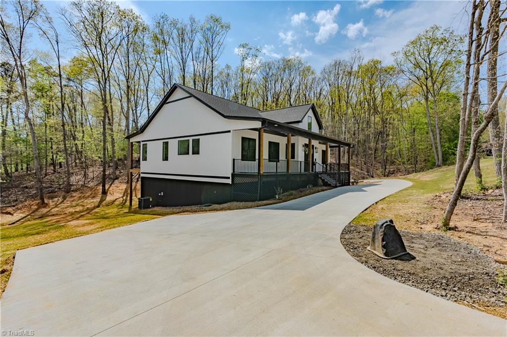 355 Knollcrest Drive, Pinnacle, North Carolina image 5