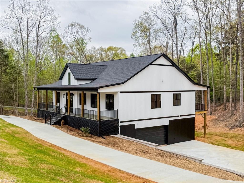 355 Knollcrest Drive, Pinnacle, North Carolina image 1