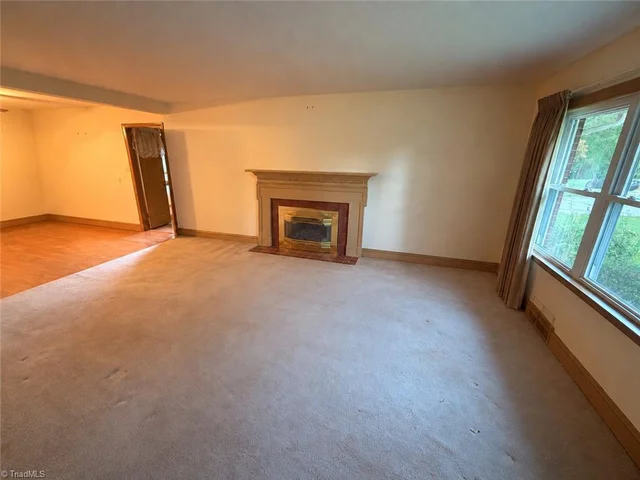 911 Russell Avenue, photo 2 of 23