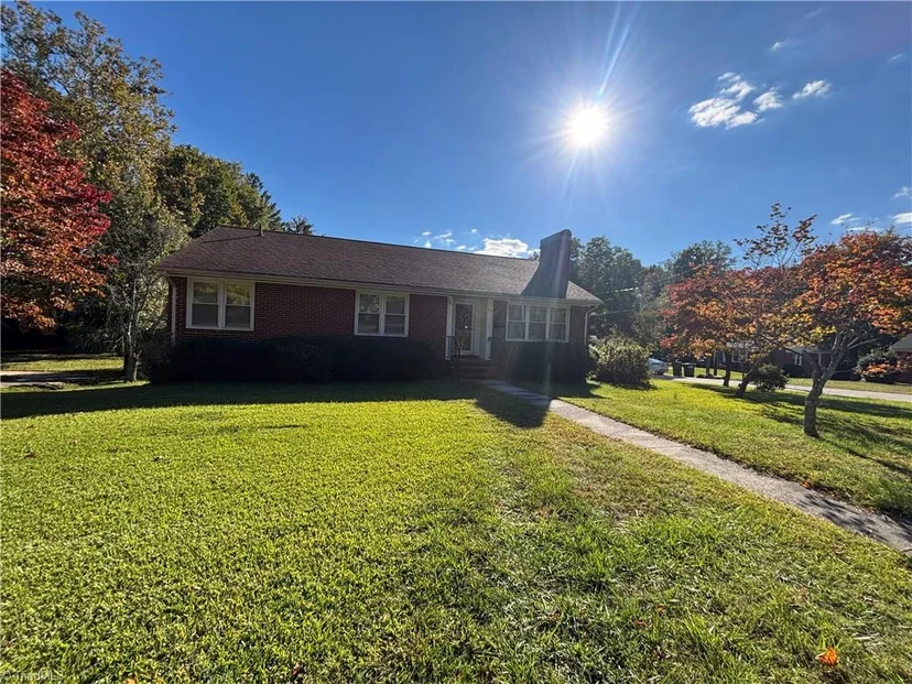 911 Russell Avenue, photo 1 of 23