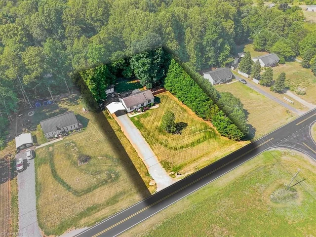4611 Troxler Mill Road, photo 4 of 31