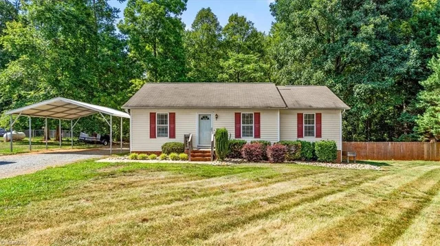 4611 Troxler Mill Road, photo 2 of 31
