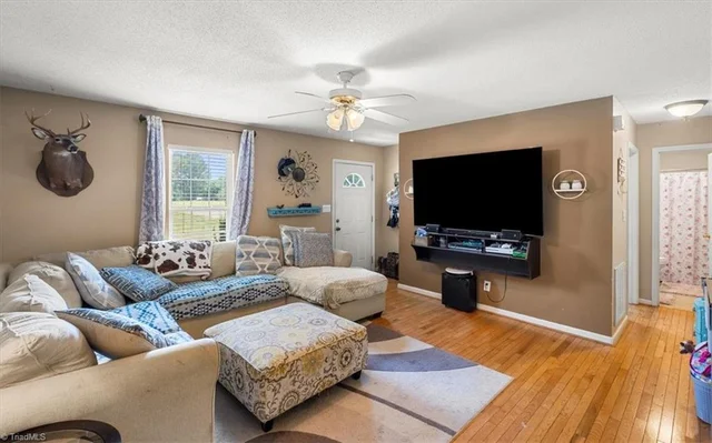 4611 Troxler Mill Road, photo 5 of 31