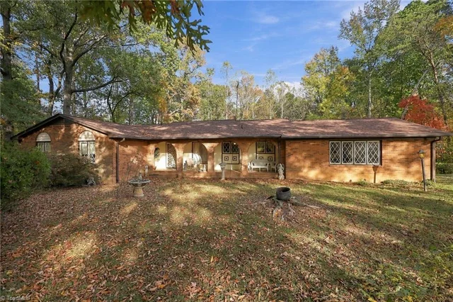 5442 Yanceyville Road, photo 3 of 30