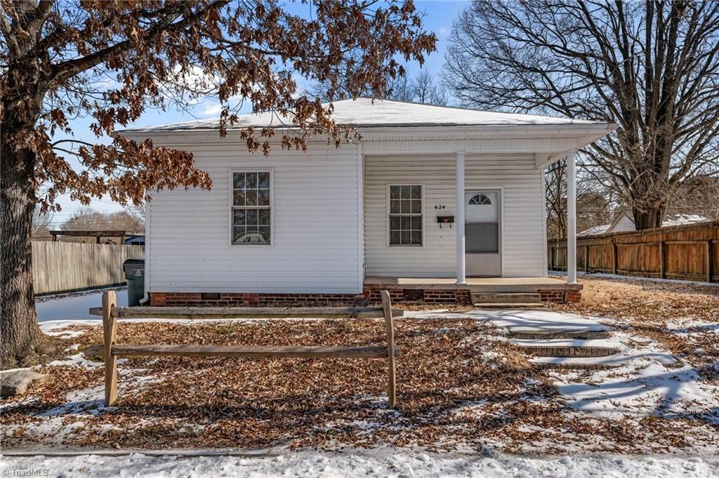 Photo of 624 Delaware Avenue, Burlington, NC 27217 (MLS # 1207846)