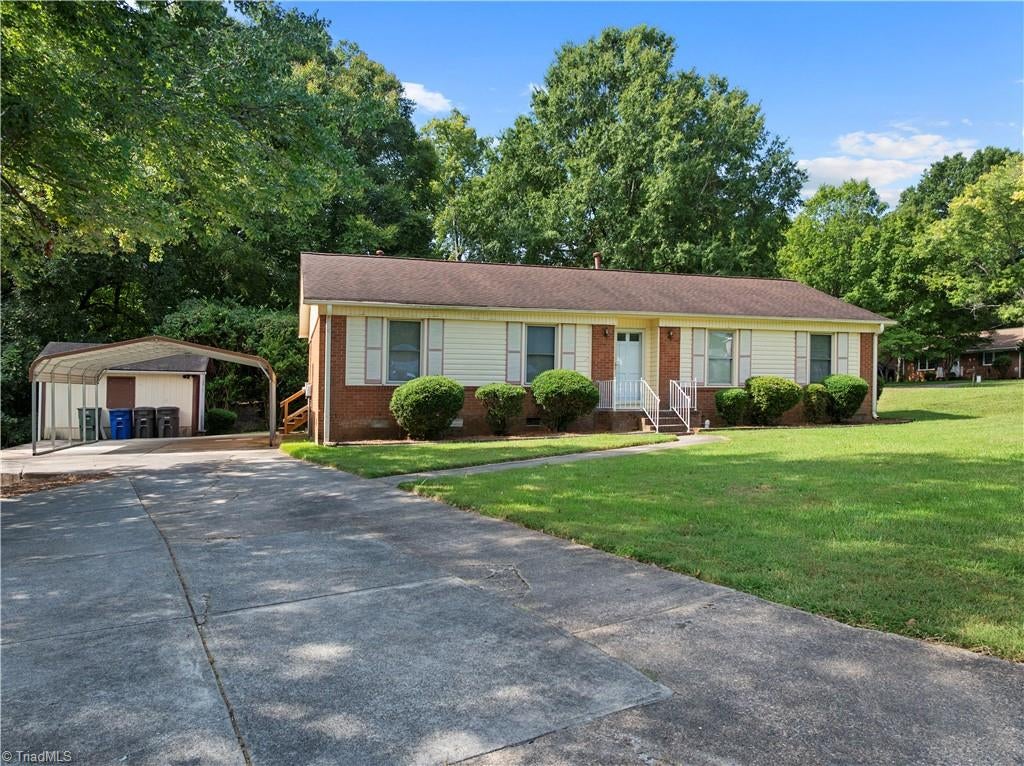 Photo of 116 Cheltenham Drive, Winston-Salem, NC 27103 (MLS # 1235620)