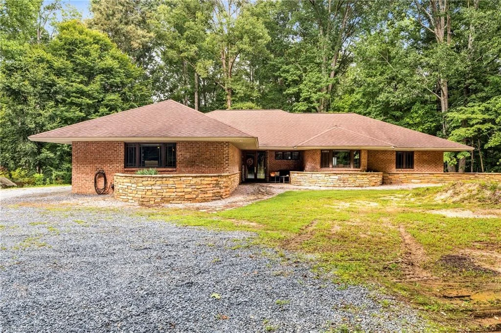 381 Hunters Point, Lexington, NC, 27295