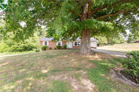 Homes For Sale - 6221 Salem Chapel Road<br/> Walnut Cove, NC 27052