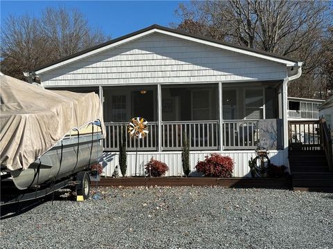 A home in New London