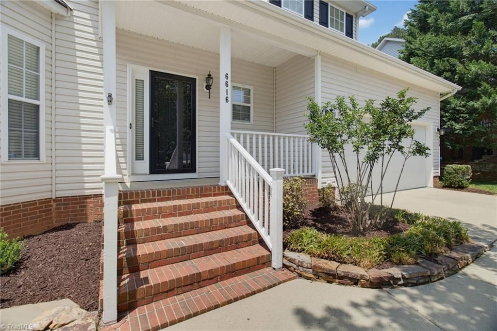 Photo of 6616 Ivystone Drive, Jamestown, NC 27282 (MLS # 1226023)