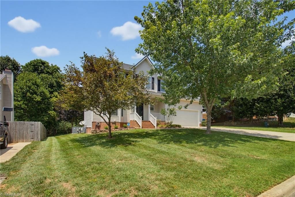 Photo of 6616 Ivystone Drive, Jamestown, NC 27282 (MLS # 1226023)