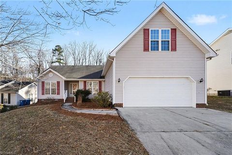 Homes For Sale - 1609 Hargrove Drive<br/> McLeansville, NC 27301