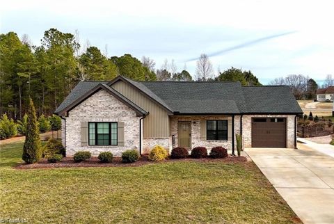 Homes For Sale - 216 Parks Meadows Drive<br/> Lexington, NC 27292