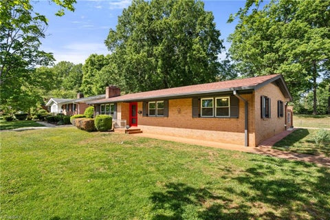 Homes For Sale - 4918 Starmount Drive<br/> Greensboro, NC 27410