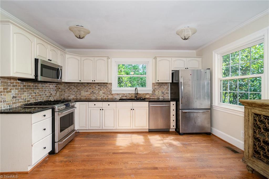 102 W Avondale Drive, Greensboro, North Carolina image 9