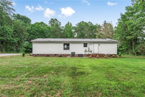 A home in Pfafftown