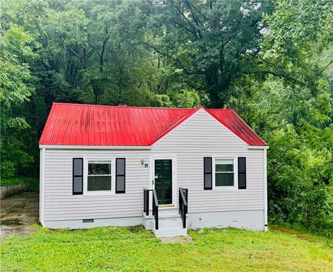 Homes For Sale - 312 Model Farm Road<br/> High Point, NC 27263