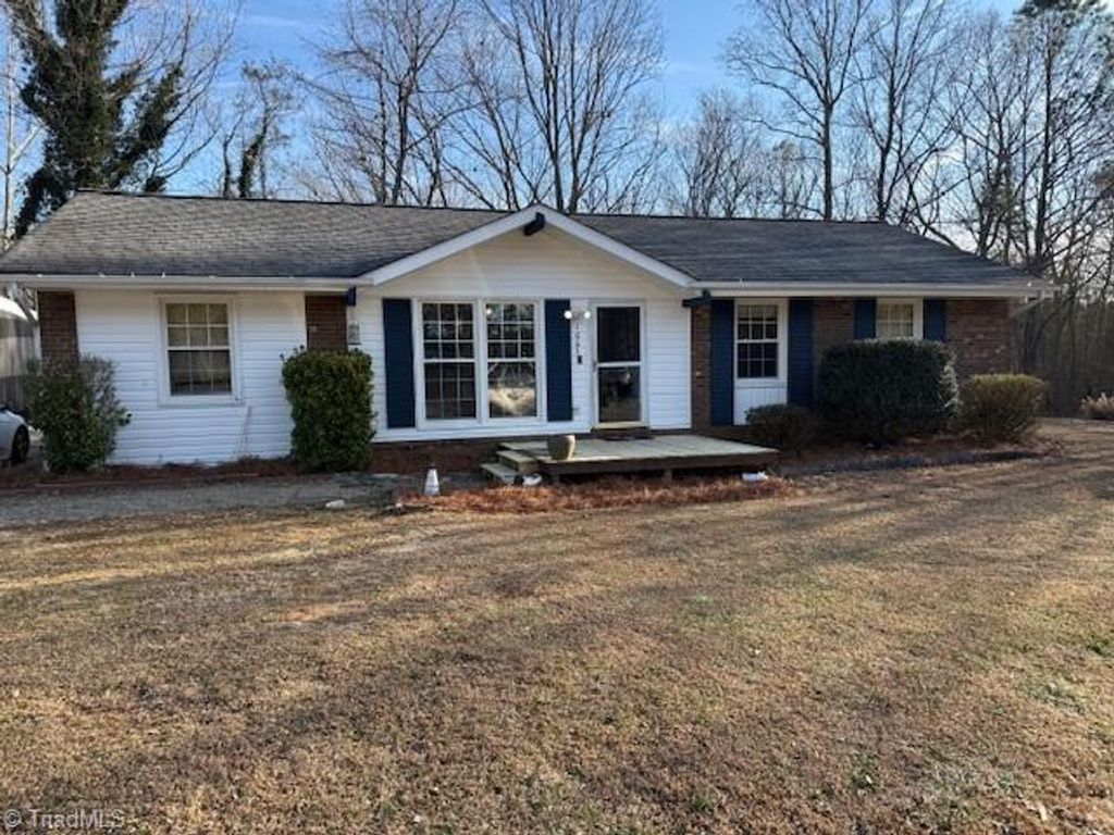 Photo of 1003 Osborne Sunset Drive, North Wilkesboro, NC 28659 (MLS # 1207424)