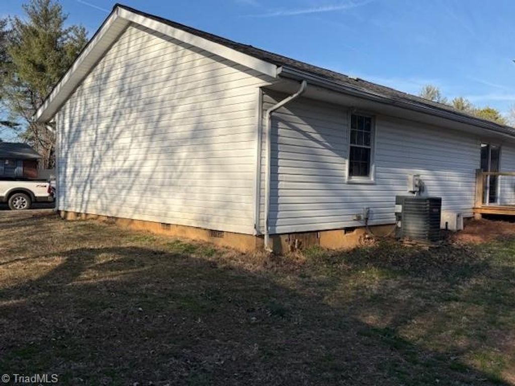 Photo of 1003 Osborne Sunset Drive, North Wilkesboro, NC 28659 (MLS # 1207424)