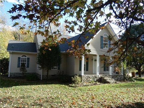 Single Family Residence in Yadkinville NC 5208 Courtney Huntsville Road.jpg