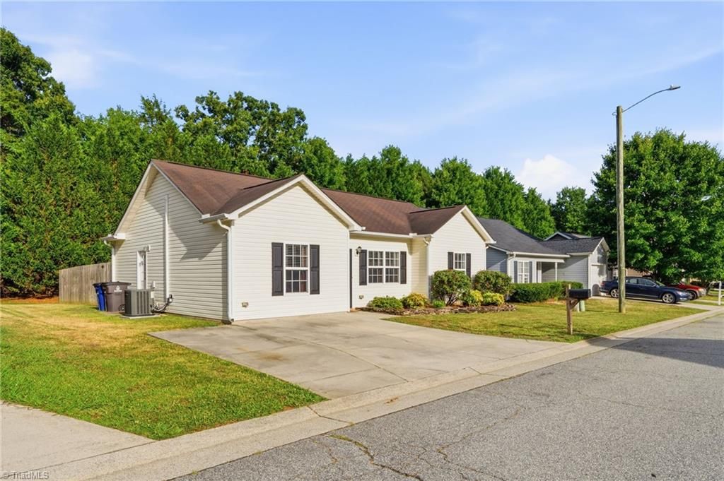 Photo of 3433 Tinley Park Drive, Winston-Salem, NC 27107 (MLS # 1224677)