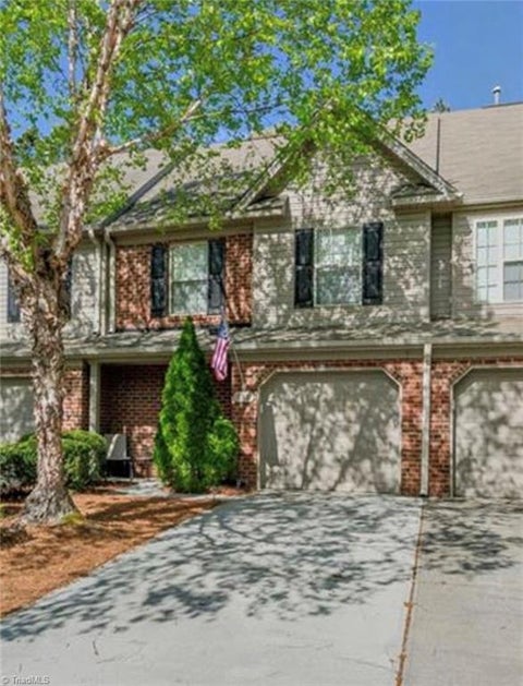 Townhouse For Sale - 846 Jarman Drive<br/> Guilford County, Greensboro, NC 27282