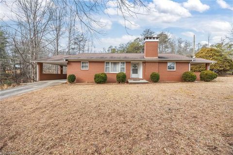 Homes For Sale - 806 7th Avenue<br/> Mayodan, NC 27027