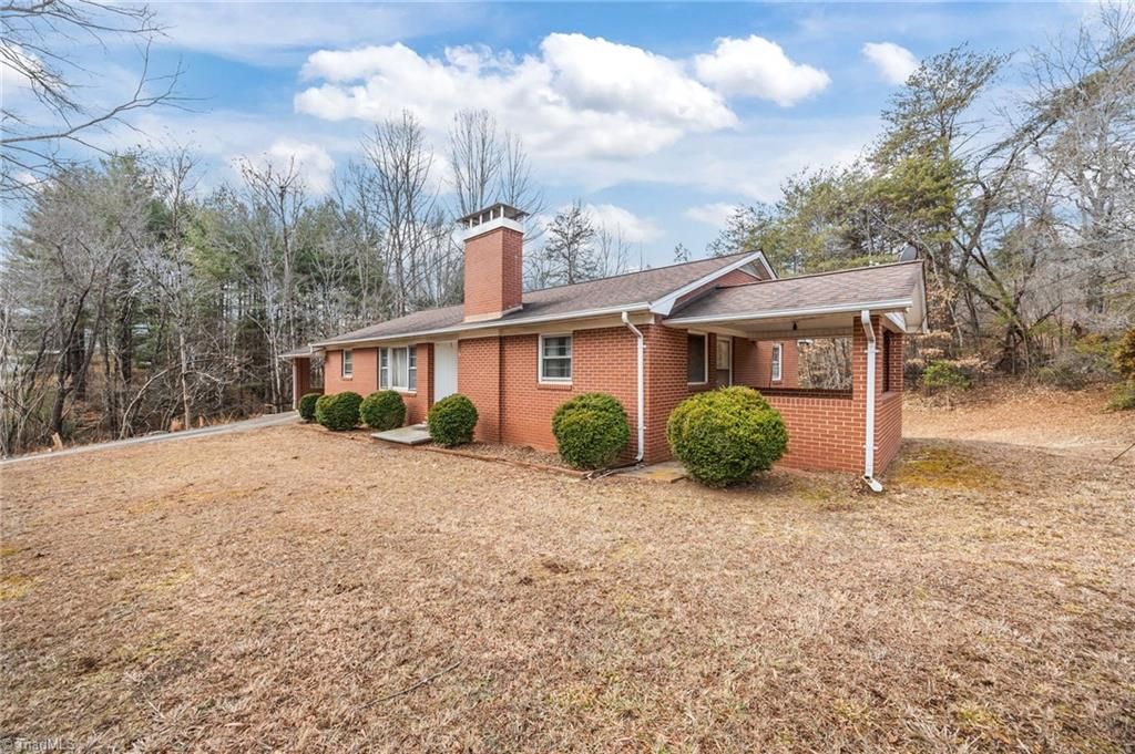 Photo of 806 7th Avenue, Mayodan, NC 27027 (MLS # 1207679)