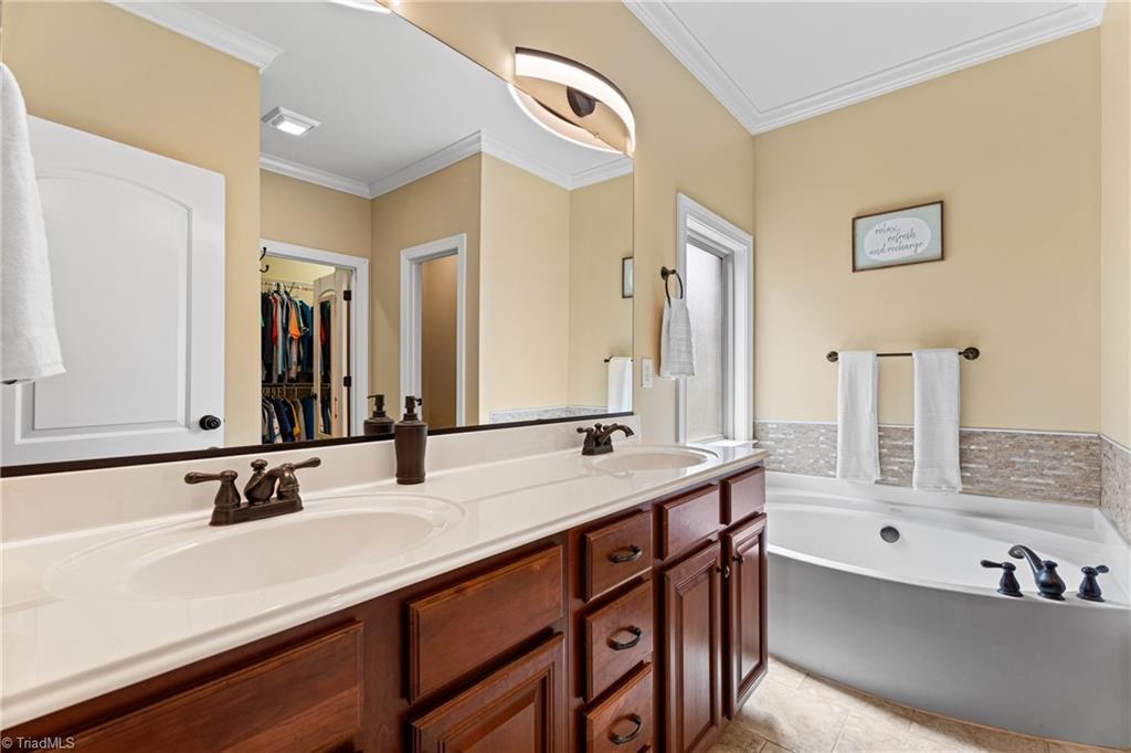 Winston-Salem, North Carolina 27127, United States, 3 Bedrooms Bedrooms, ,3 BathroomsBathrooms,Residential,Active,202876