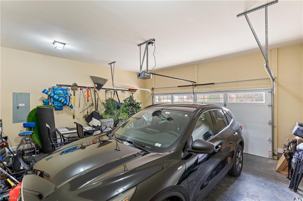 Winston-Salem, North Carolina 27127, United States, 3 Bedrooms Bedrooms, ,3 BathroomsBathrooms,Residential,Active,202876