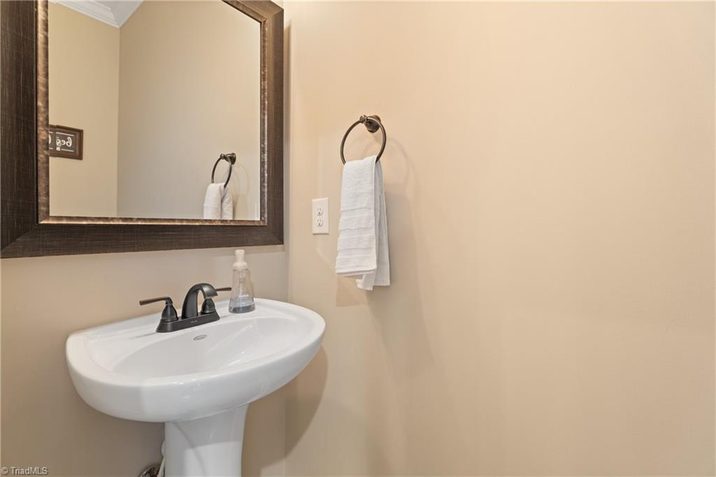 Winston-Salem, North Carolina 27127, United States, 3 Bedrooms Bedrooms, ,3 BathroomsBathrooms,Residential,Active,202876