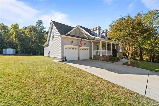 4901 Bisbee Drive, photo 2 of 41