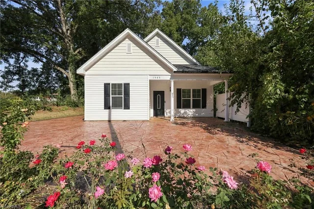 1505 East Avenue, photo 2 of 36
