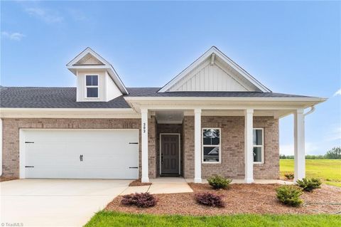 Townhouse For Sale - 403 Creekside Terrace<br/> Clemmons, NC 27012