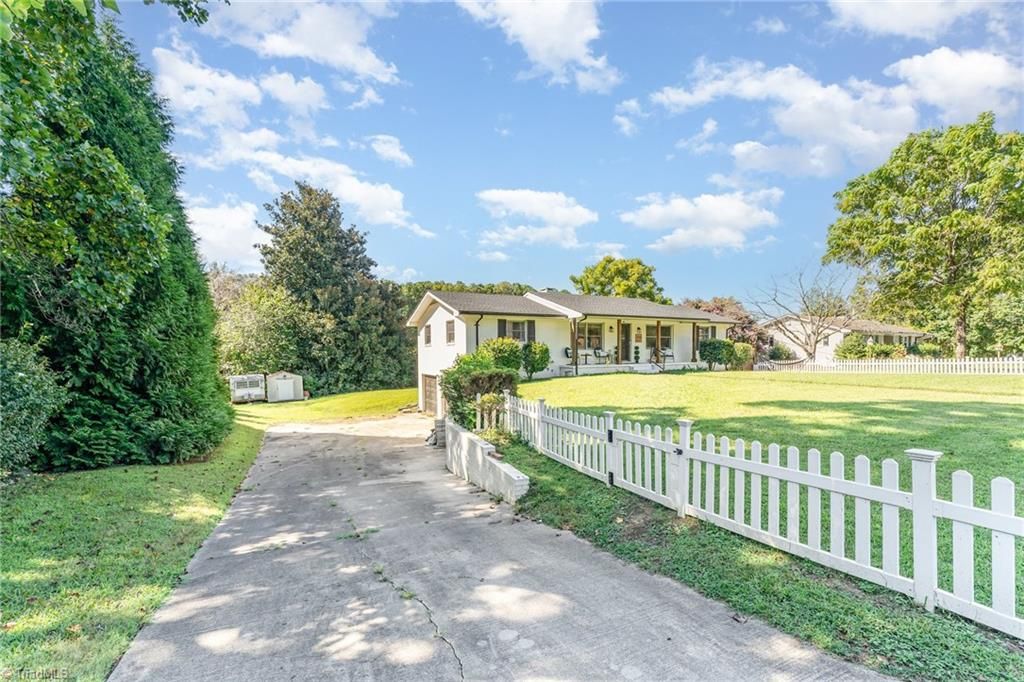 Photo of 2606 Wexford Place, High Point, NC (MLS # 1207358)