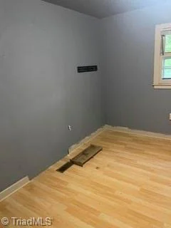 9839 W Pine Street, photo 5 of 17