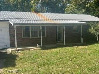 9839 W Pine Street, photo 1 of 17