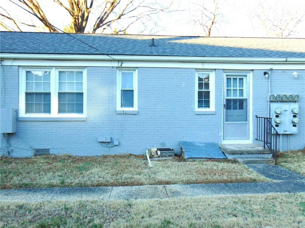 Photo of 1400 Roslyn Drive #7C, Burlington, NC 27215 (MLS # 1207507)