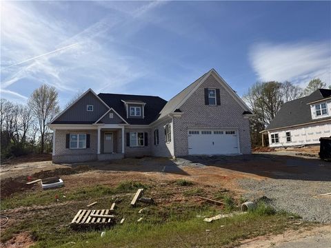 Homes For Sale - 173 Cool Run<br/> Lexington, NC 27295