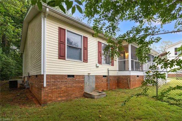 532 Cross Street, photo 2 of 32
