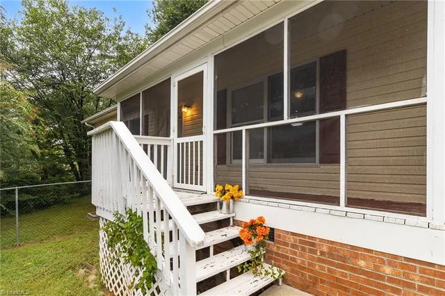 532 Cross Street, photo 5 of 32