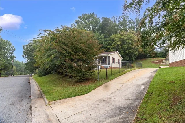 532 Cross Street, photo 3 of 32