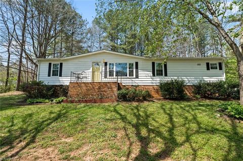 Mobile Home For Sale - 190 Brightstar Lane<br/> Forsyth County, Lewisville, NC 27023